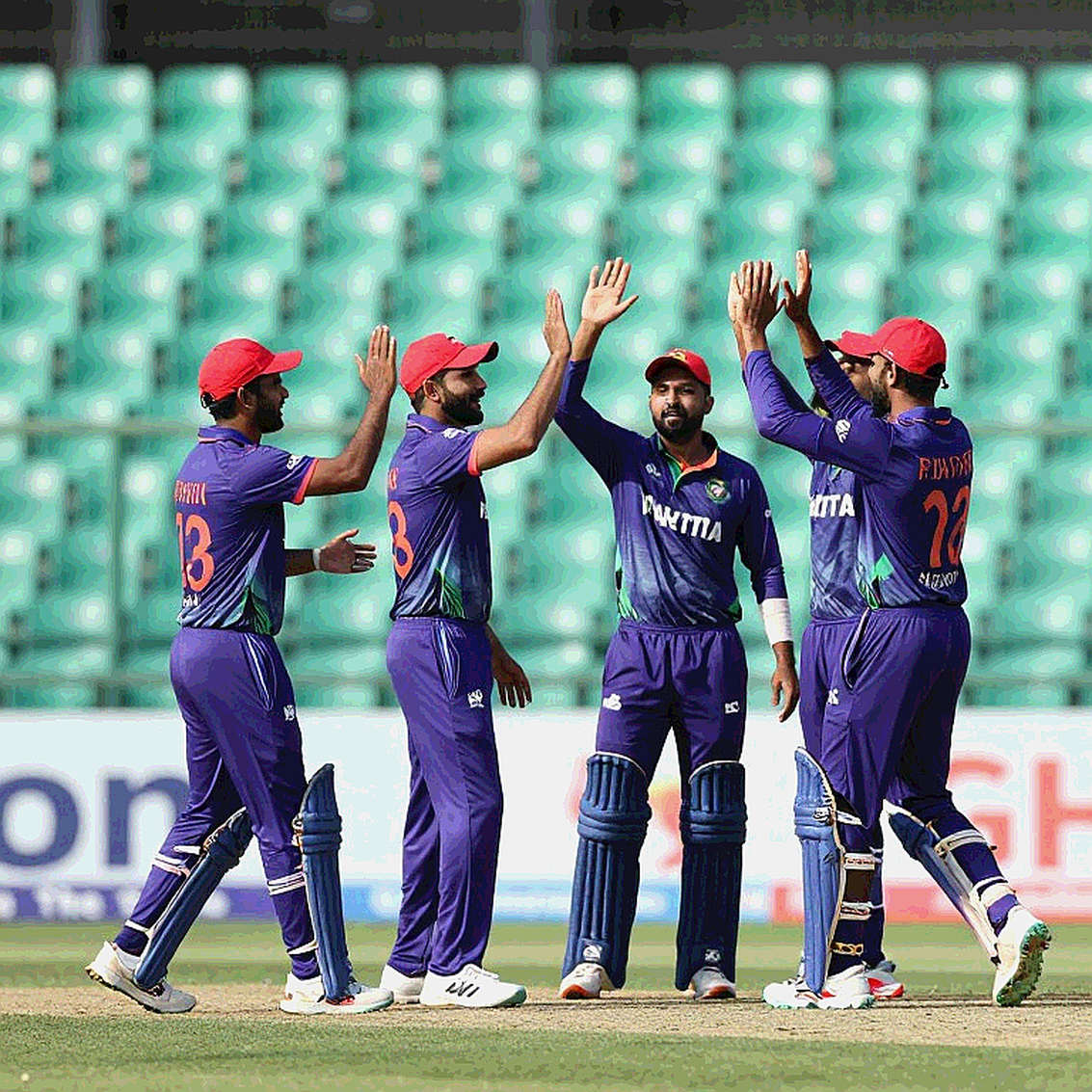 ডারবানের খাতা: ৬-১২৪, রেনশের ১৯০ আর অস্ট্রেলিয়ার নির্বাচনের হিসাব ডারবানের খাতা: ৬-১২৪, রেনশের ১৯০ আর অস্ট্রেলিয়ার নির্বাচনের হিসাব