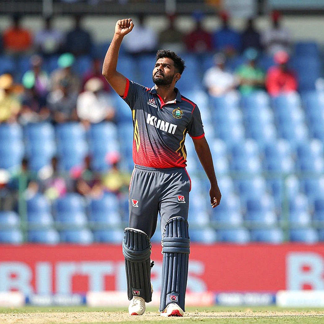 ফ্র্যাঞ্চাইজি ক্রিকেটে তারুণ্যের মোহ: ড্রেসিং রুমের রসায়ন যেখানে হারিয়ে যায়
