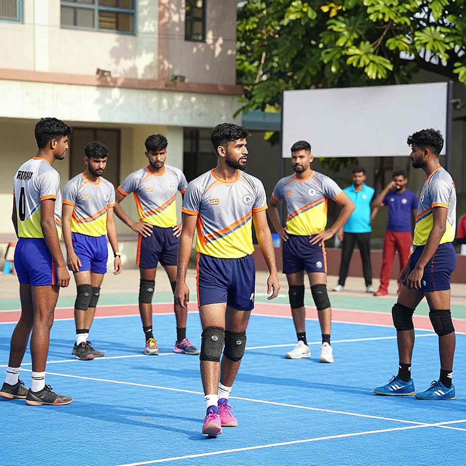 হাই-ফ্লায়ার পবন সেহরাওয়াত: ছয় ফুট লাফের শিল্প, ভারতের স্বপ্ন এবং একটি বিচ্ছিন্ন বাস্তবতার মাঝে হাই-ফ্লায়ার পবন সেহরাওয়াত: ছয় ফুট লাফের শিল্প, ভারতের স্বপ্ন এবং একটি বিচ্ছিন্ন বাস্তবতার মাঝে