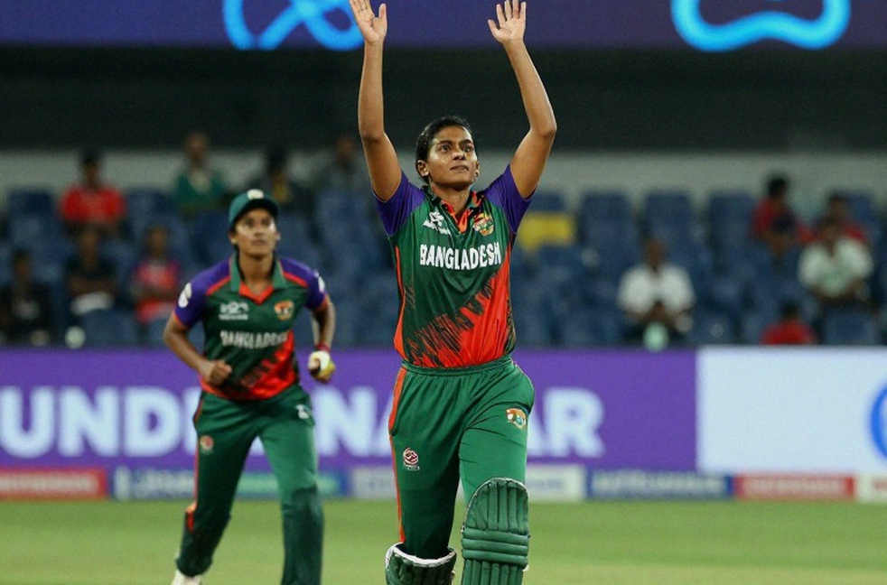 দেওকোটা গোলেনে ৬৪০ রানের লড়াই: পাকিস্তান কি আসলেই ভারতের চেয়ে এগিয়ে?