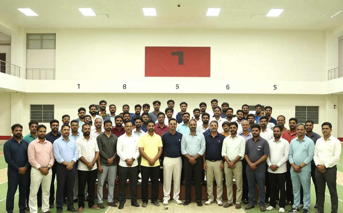 ফাঁকা গ্যালারির শব্দ: উপসাগরীয় ক্রিকেটে তাল কে ধরে রাখে