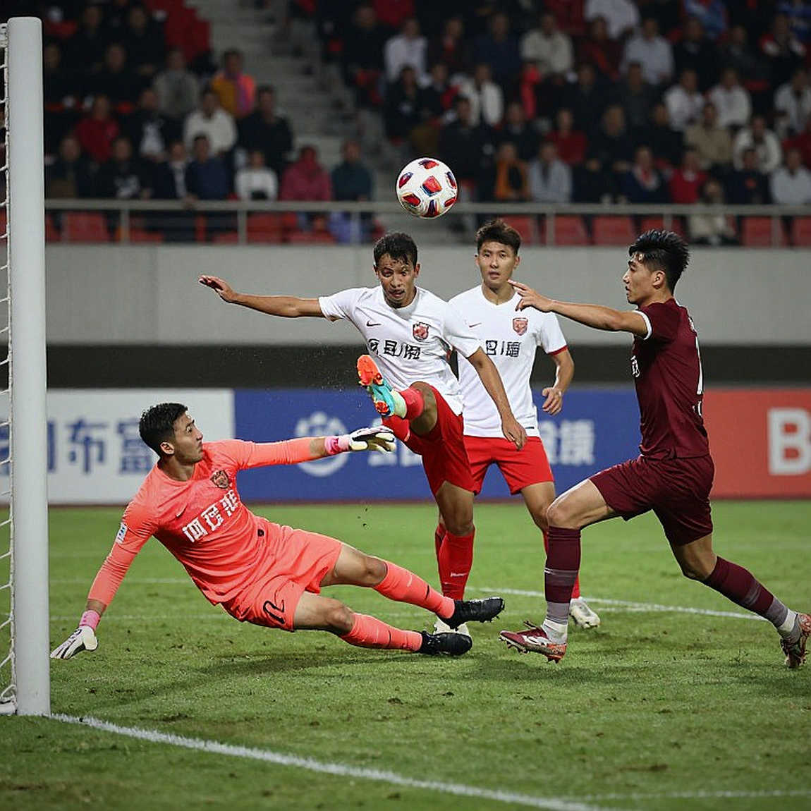 শিরোনাম ছিল, গল্প ছিল না: ট্রান্সফার উইন্ডোতে খালি খবর কীভাবে একটা শহরকে শ্বাস ধরে রাখে