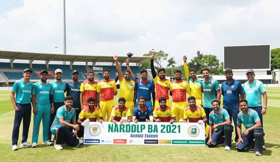 তিনশো রানের চাহিদা আর বছরে দুই-তিনটি ম্যাচ: বোর্ড যখন নিজের হিসাব মেলাতে বসেছে তিনশো রানের চাহিদা আর বছরে দুই-তিনটি ম্যাচ: বোর্ড যখন নিজের হিসাব মেলাতে বসেছে
