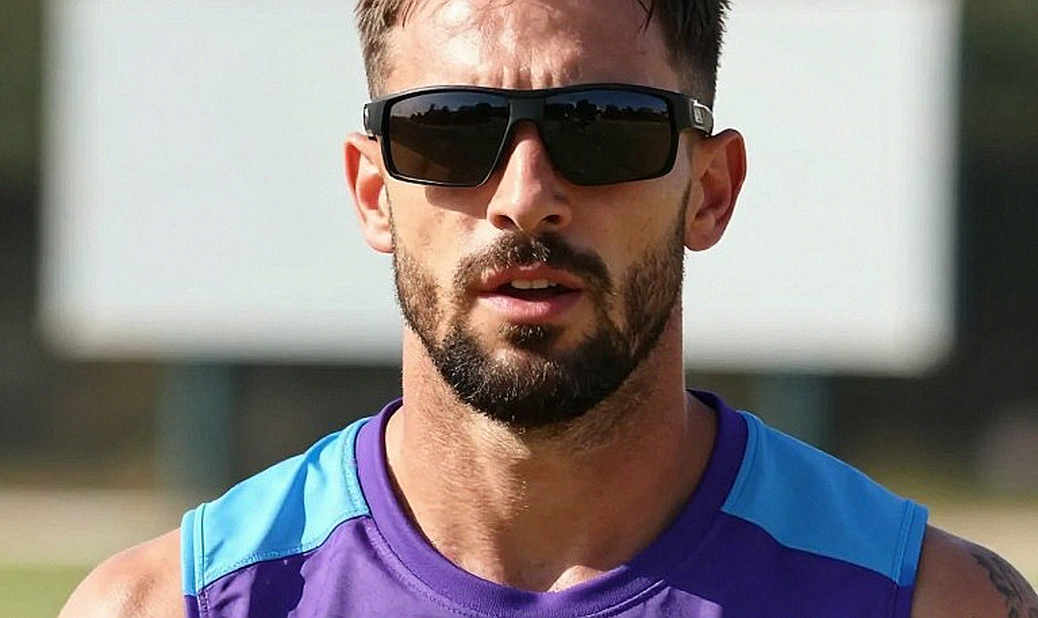 Mike Hesson and Pakistan's Red-Ball Rebuild: A Single-Source Report and Layers of Uncertainty Mike Hesson and Pakistan's Red-Ball Rebuild: A Single-Source Report and Layers of Uncertainty