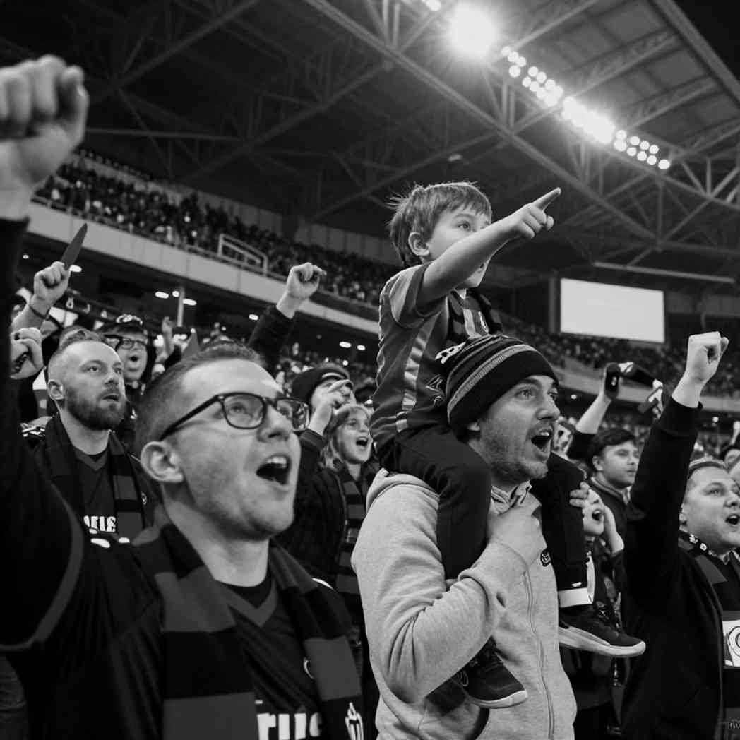 Empty Data in a Crowded Game: Football's Blockchain Promise and Its Hollow Framework Empty Data in a Crowded Game: Football's Blockchain Promise and Its Hollow Framework